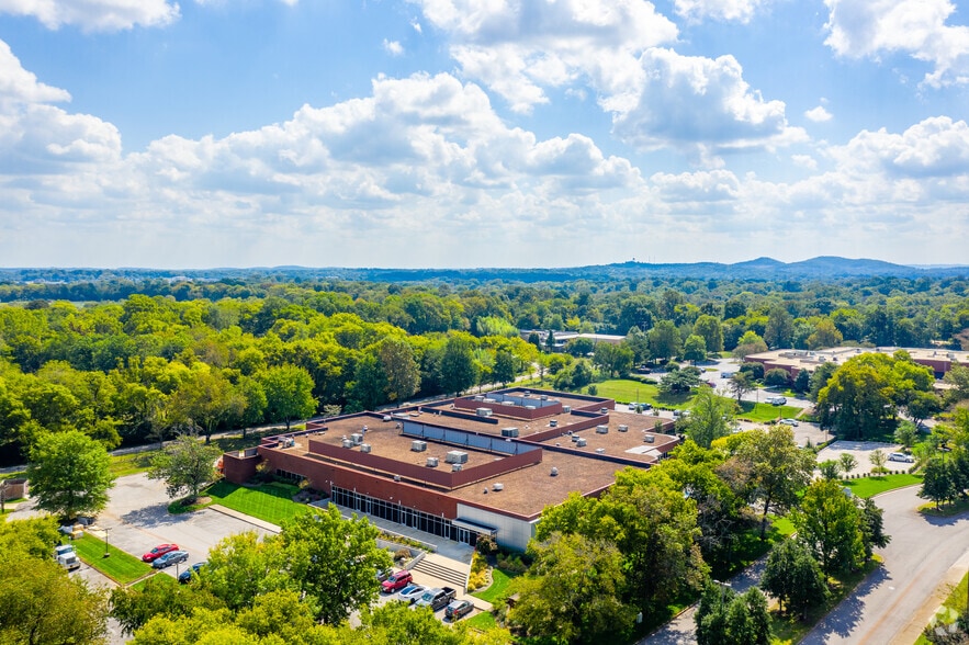636 Grassmere Park, Nashville, TN à louer - Aérien - Image 2 de 7