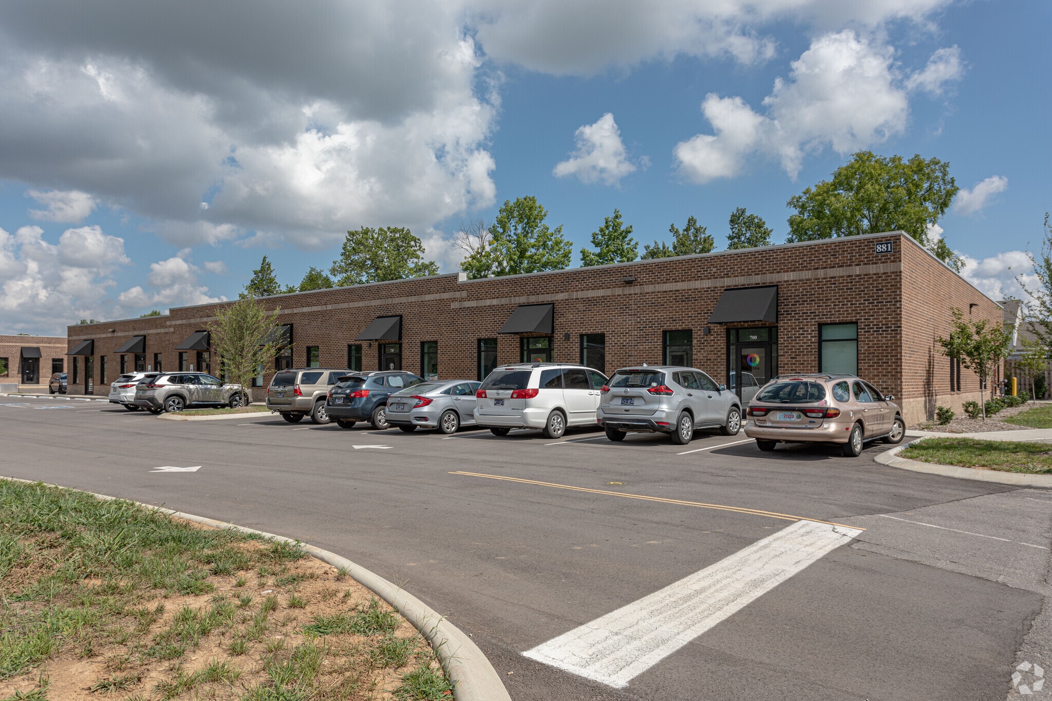 881 Seven Oaks Blvd, Smyrna, TN for lease Building Photo- Image 1 of 3