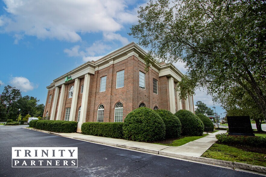 4875 Forest Dr, Columbia, SC à louer - Photo du bâtiment - Image 2 de 7