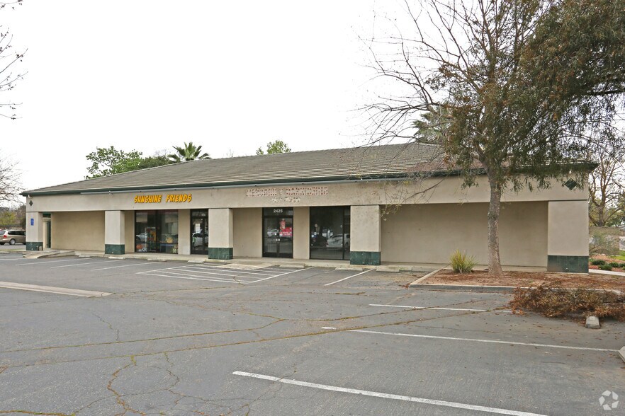 2425-2441 N 10th Ave, Hanford, CA à vendre - Photo du bâtiment - Image 2 de 4