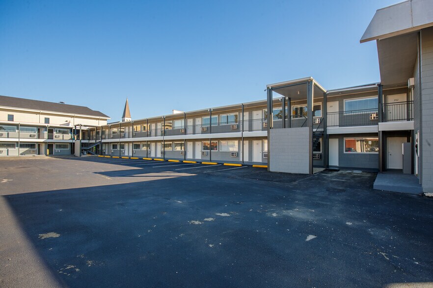 Courlley Multi-Family Portfolio portefeuille de 2 propriétés à vendre sur LoopNet.ca - Photo du bâtiment - Image 3 de 74