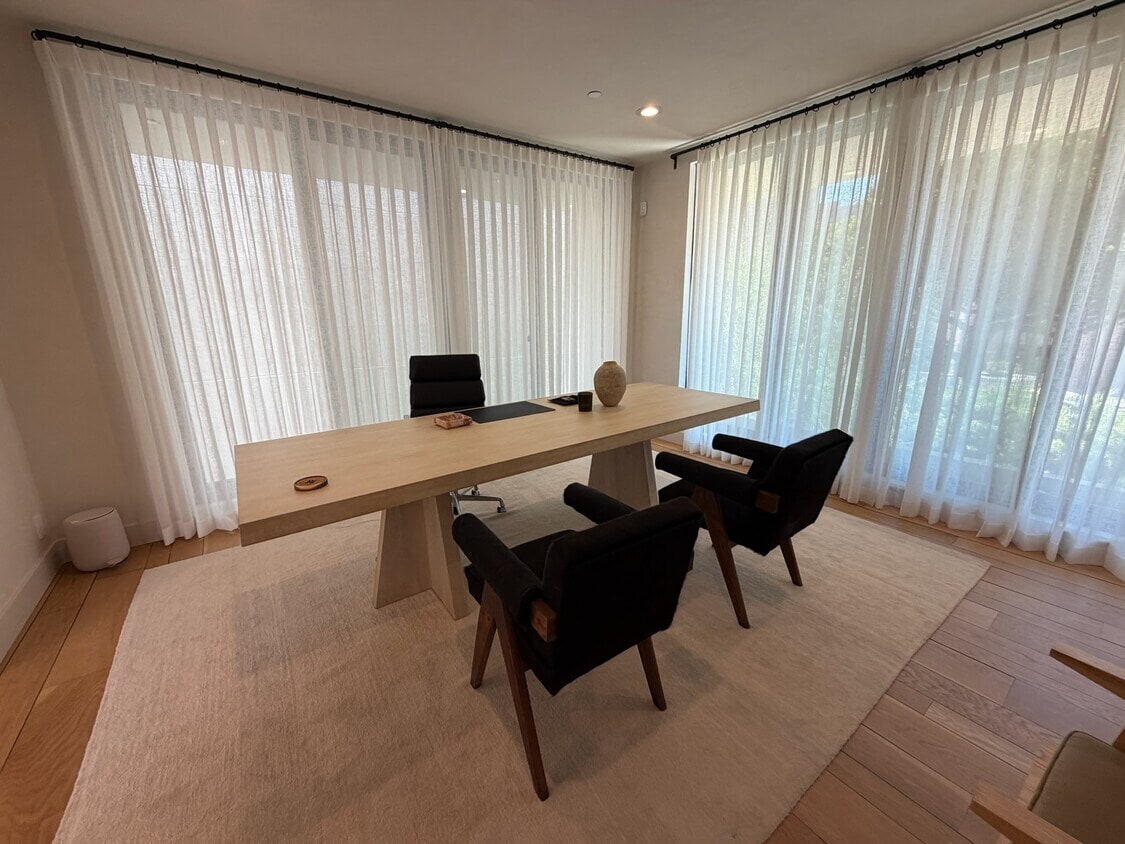 145 S Rodeo Dr, Beverly Hills, CA for lease Interior Photo- Image 1 of 17