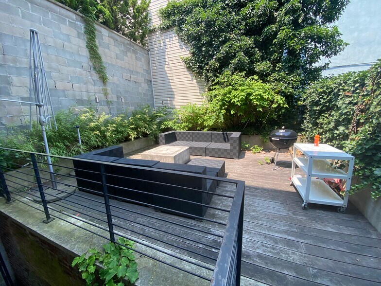 384 Van Brunt St, Brooklyn, NY à louer - Photo du bâtiment - Image 3 de 6