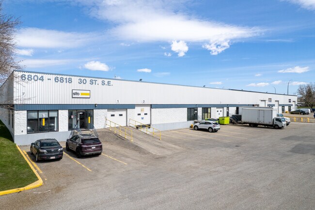 Plus de détails pour 6804-6818 30 St SE, Calgary, AB - Industriel à louer