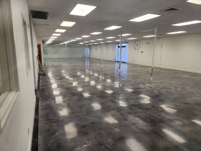 601-623 E Atlantic Blvd, Pompano Beach, FL for lease - Interior Photo - Image 2 of 17