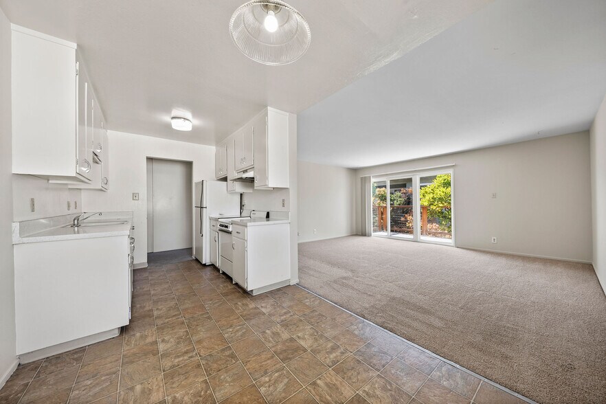 620 Masonic Way, Belmont, CA à vendre - Photo du bâtiment - Image 2 de 9