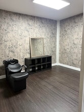 681 NW 108th St, Miami, FL for lease Interior Photo- Image 2 of 7