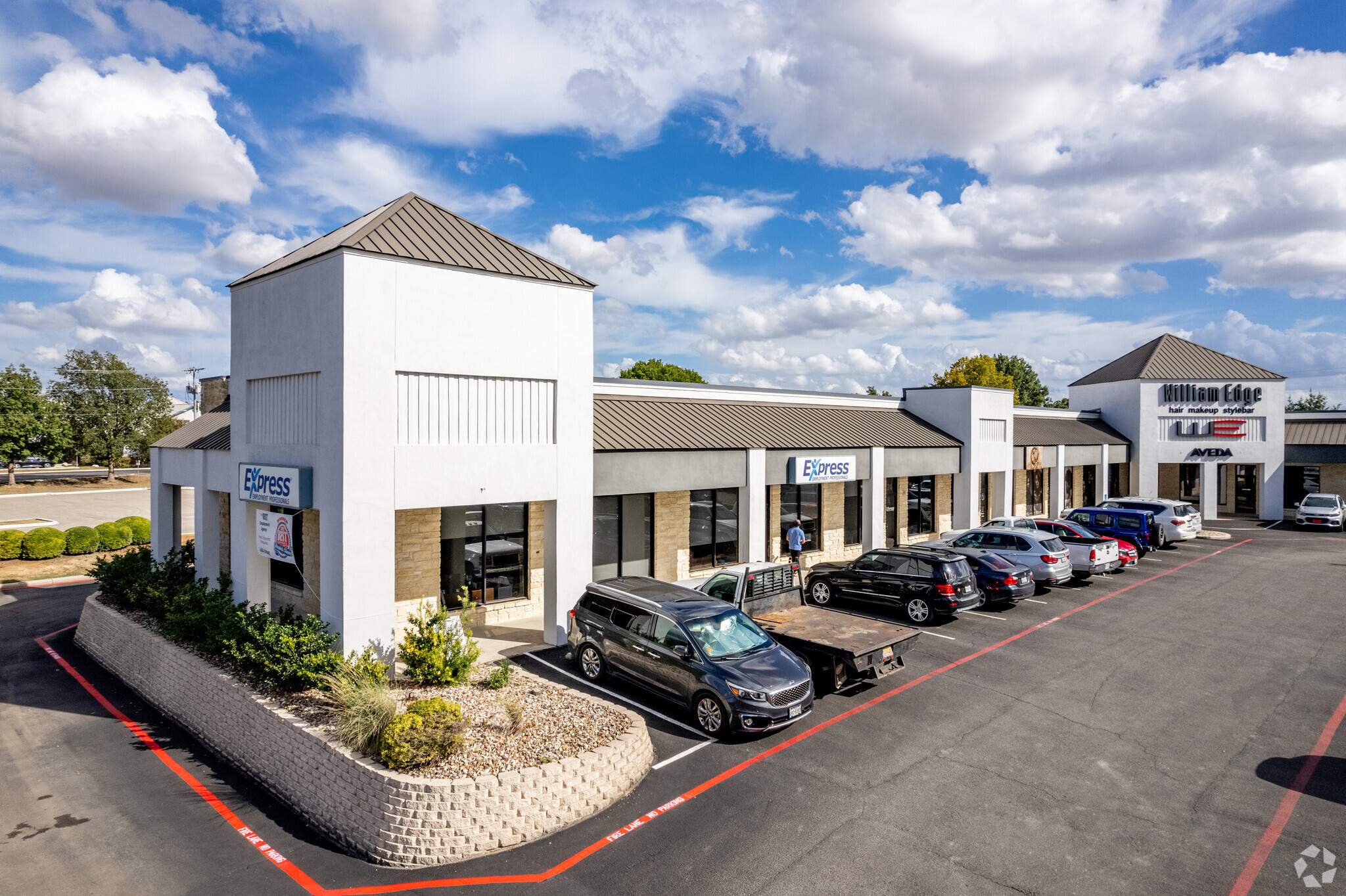 1528 E Common St, New Braunfels, TX for lease Building Photo- Image 1 of 8