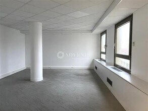 Bureau dans La Garenne-Colombes à louer Photo intérieure- Image 1 de 1