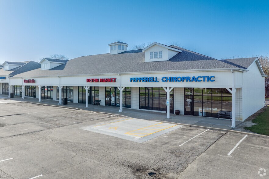 3502-3530 W Willow Knolls Dr, Peoria, IL à louer - Photo du bâtiment - Image 3 de 3