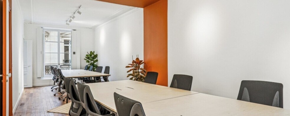 55 Rue Des Petites Ecuries, Paris for lease - Interior Photo - Image 2 of 6
