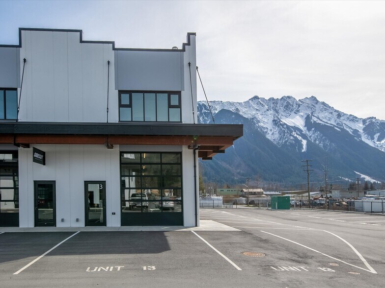 7342 Industrial Way, Pemberton, BC à vendre - Photo du bâtiment - Image 3 de 9
