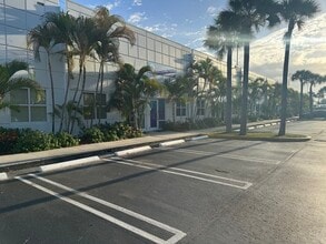 4006 NW 114th Ave, Doral, FL à louer Photo intérieure- Image 2 de 7