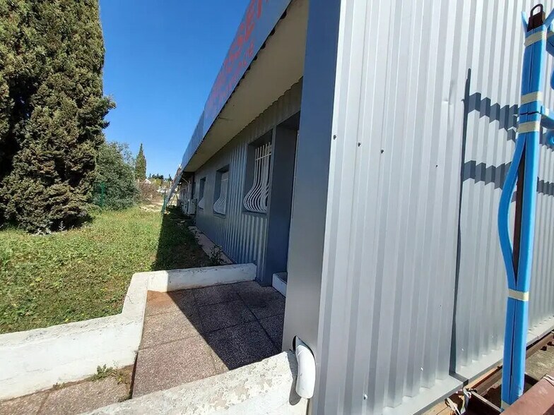 Industrial in Vitrolles for lease - Building Photo - Image 3 of 3
