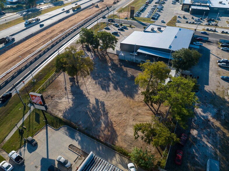 191 Interstate 45, Huntsville, TX à vendre - Photo du bâtiment - Image 2 de 8