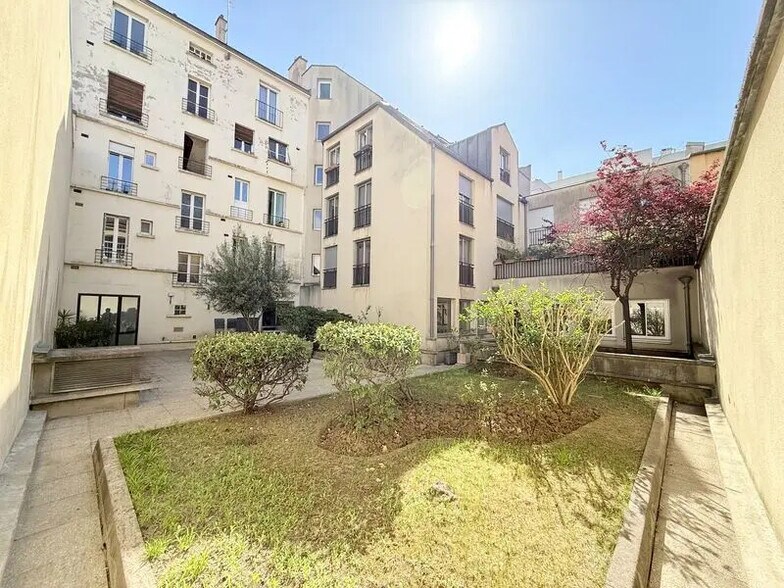 Bureau dans Paris à vendre - Photo du bâtiment - Image 1 de 17