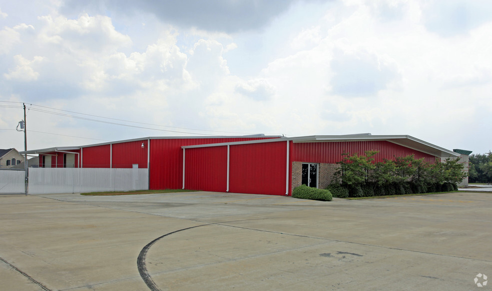 11032 Spencer Hwy, La Porte, TX for lease - Primary Photo - Image 1 of 6