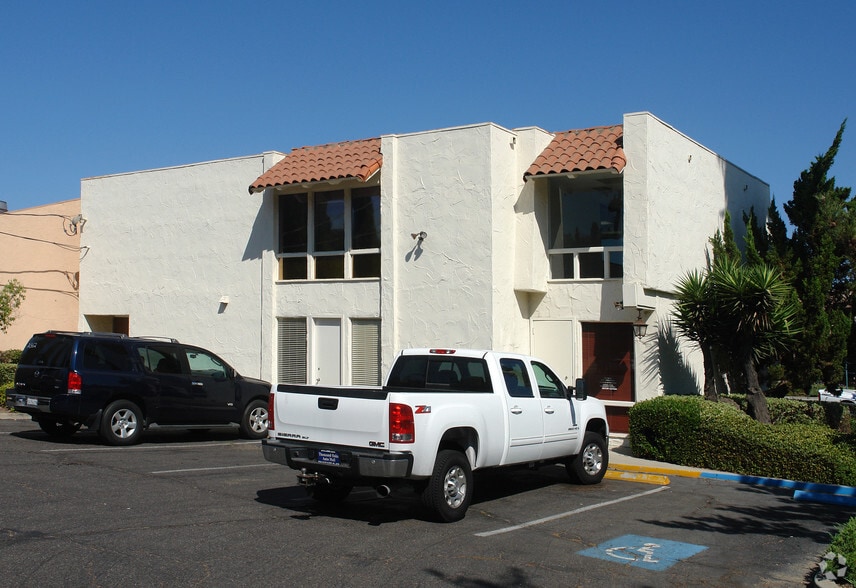 888 Thousand Oaks Blvd, Thousand Oaks, CA for lease - Building Photo - Image 3 of 10