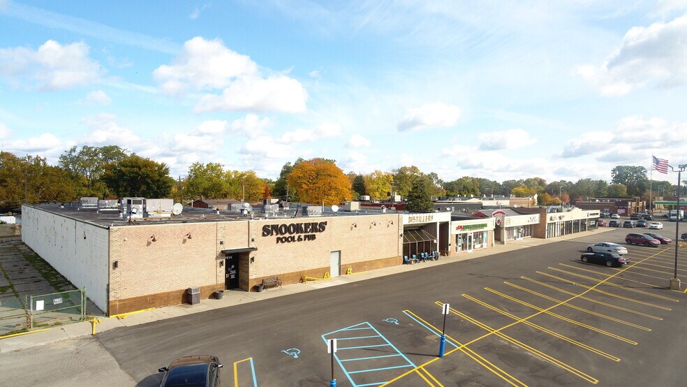27500 Schoolcraft Rd, Livonia, MI for lease - Building Photo - Image 2 of 5