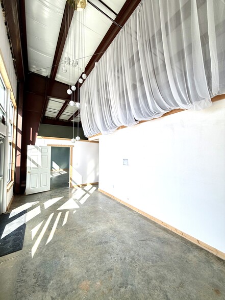 306 E Chestnut St, Strafford, MO for lease - Building Photo - Image 2 of 10