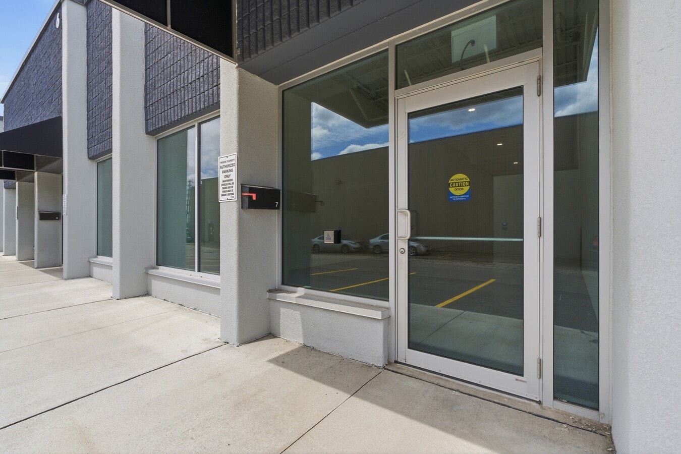397 Humberline Dr, Toronto, ON M9W 5X3 - Unit 7 - - Interior Photo - Image 2 of 14