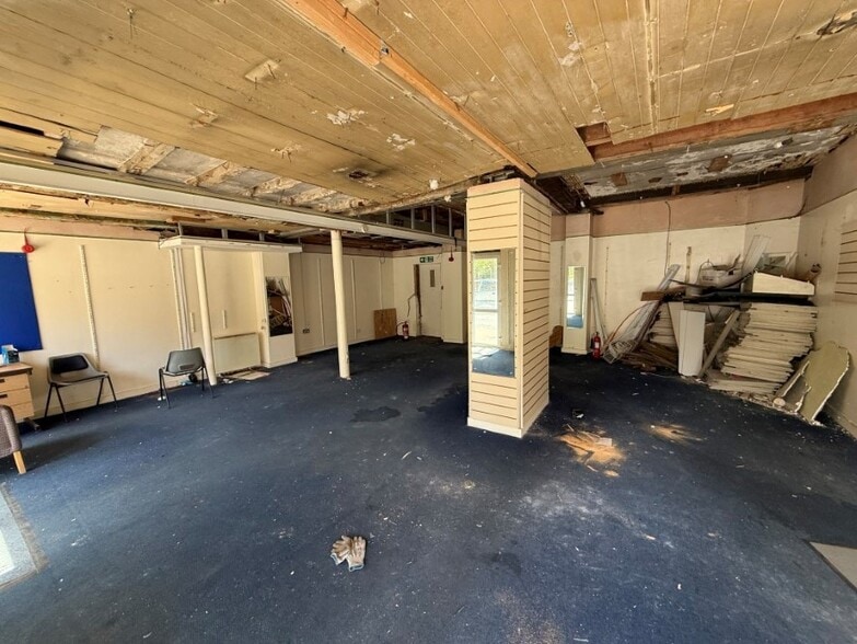 9-11 High St, Holbeach for sale - Interior Photo - Image 2 of 6