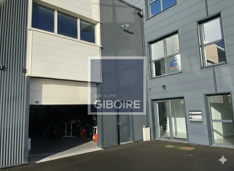 Industriel dans Noyal-Châtillon-sur-Seiche à louer - Photo du bâtiment - Image 2 de 9