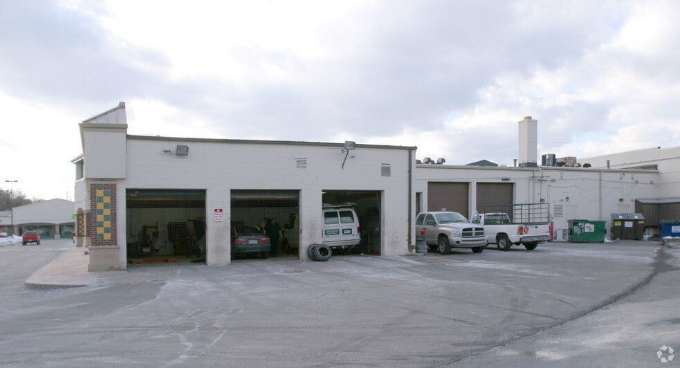 1228 Farmington Ave, Bristol, CT for lease - Building Photo - Image 2 of 6