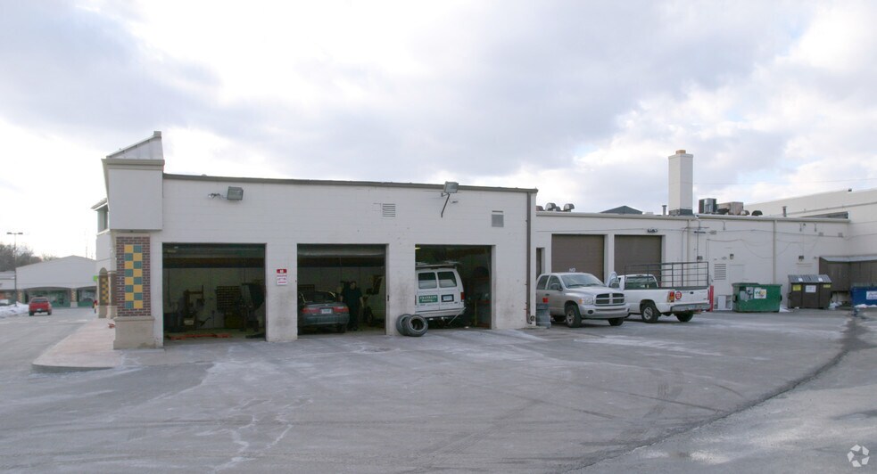 1228 Farmington Ave, Bristol, CT à louer - Photo du bâtiment - Image 2 de 6