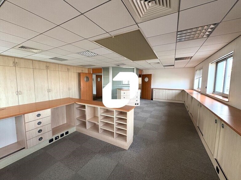Office in Mornant for lease - Interior Photo - Image 2 of 8