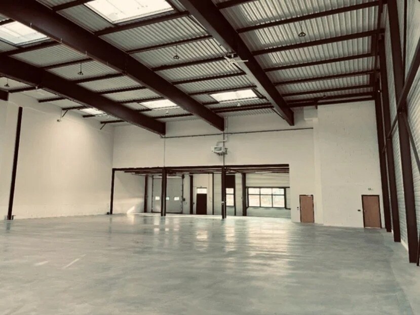 Flex in Saint-Priest for lease Interior Photo- Image 1 of 4