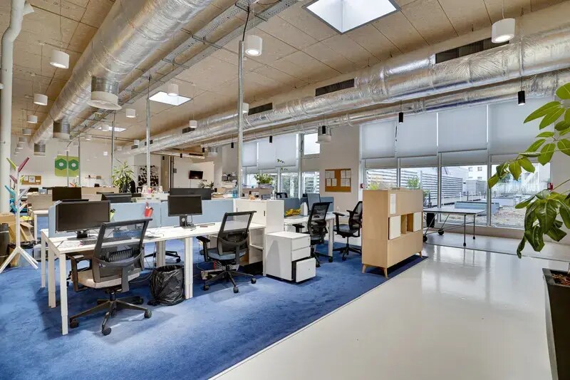 Office in Montreuil for lease Interior Photo- Image 1 of 9