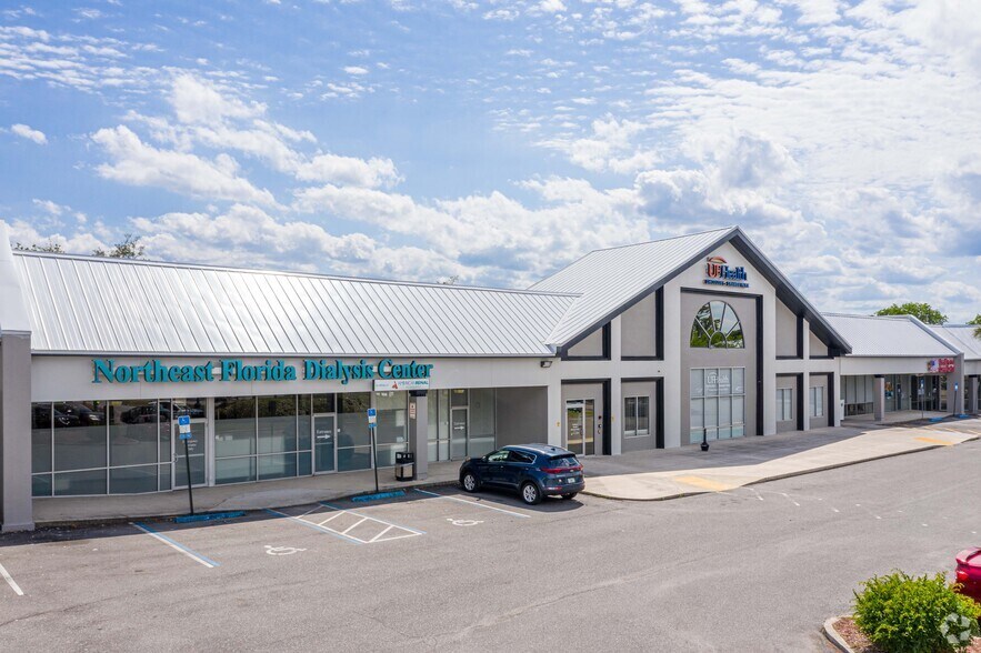 2141 Loch Rane Blvd, Orange Park, FL à louer - Photo du bâtiment - Image 1 de 4