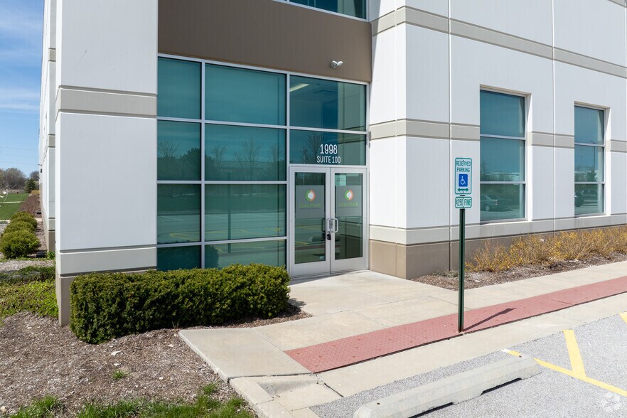 1998 Melissa Ln, Aurora, IL à louer - Photo du bâtiment - Image 3 de 4