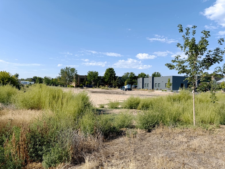 10170 W Carlton Bay Dr, Garden City, ID for sale - Building Photo - Image 2 of 4