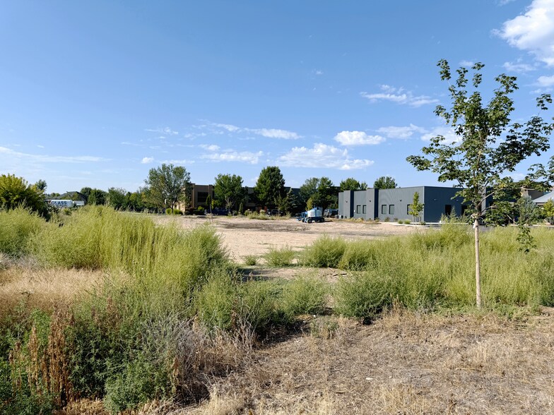 10170 W Carlton Bay Dr, Garden City, ID à vendre - Photo du bâtiment - Image 2 de 4