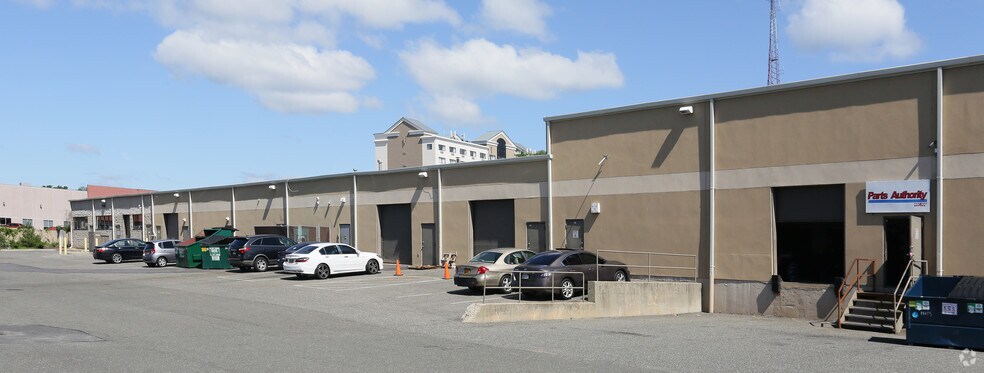 20-36 Central Ave, Hauppauge, NY à louer - Photo du bâtiment - Image 3 de 13