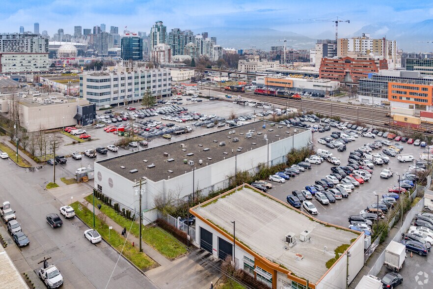 401-421 Industrial Ave, Vancouver, BC à louer - Aérien - Image 3 de 4