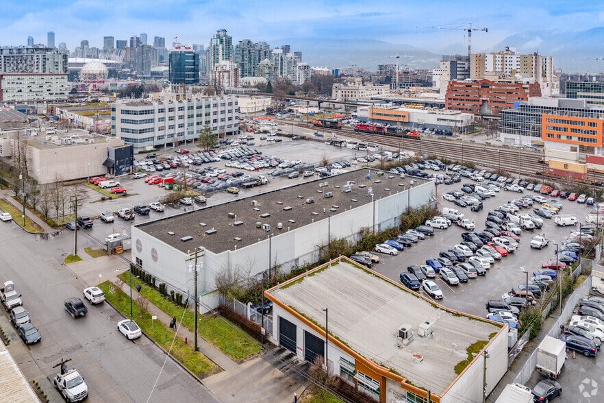 401-421 Industrial Ave, Vancouver, BC à louer - Aérien - Image 3 de 4