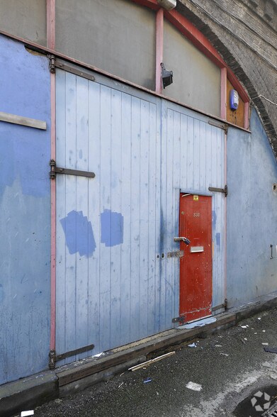 533-540 Barrington Rd, Londres à louer - Photo du bâtiment - Image 2 de 6