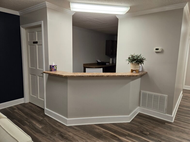 1097 S Pendleton St, Easley, SC for lease - Interior Photo - Image 3 of 5