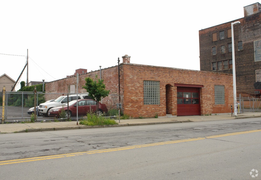379 Ellicott St, Buffalo, NY à vendre - Photo du bâtiment - Image 2 de 2