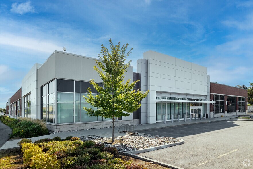 590-650 Industrial Ave, Ottawa, ON à louer - Photo du bâtiment - Image 3 de 13