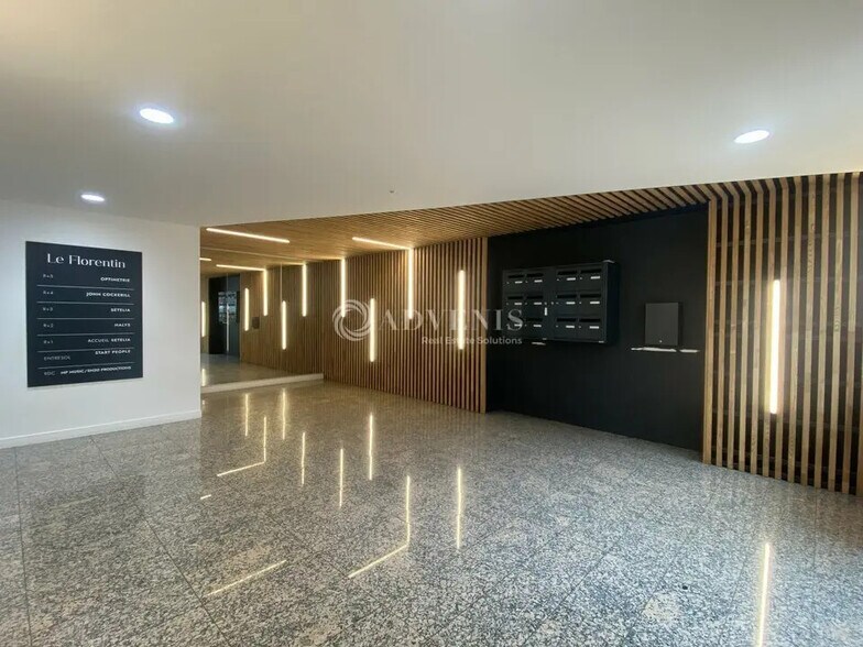 Office in Issy-les-Moulineaux for lease - Lobby - Image 2 of 12