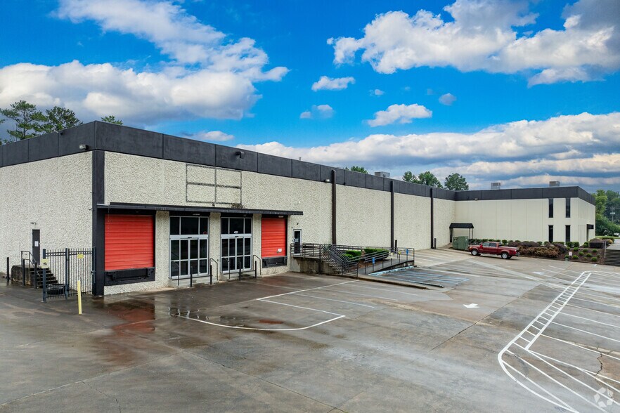 421 DeKalb Industrial Way, Decatur, GA à louer - Photo du bâtiment - Image 2 de 5