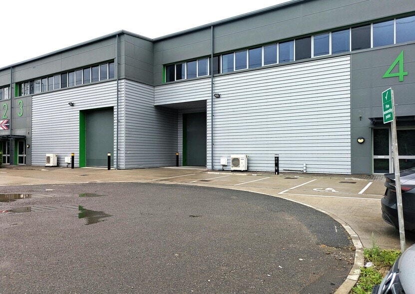 Hanworth Ln, Chertsey for lease - Building Photo - Image 2 of 2