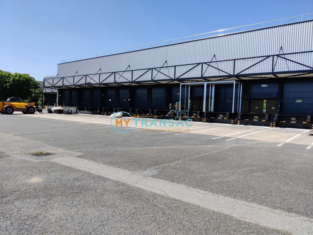 Industrial in Lieusaint for lease Building Photo- Image 1 of 10