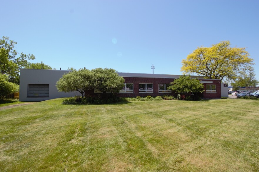 2025 Brighton Henrietta Town Line Rd, Rochester, NY for lease - Building Photo - Image 2 of 15