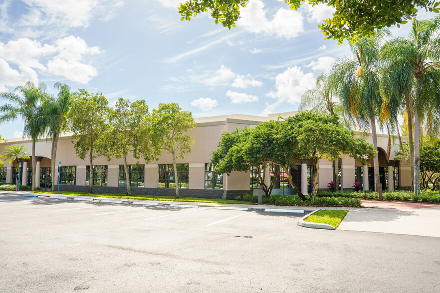 3265 Meridian Pkwy, Weston, FL for lease - Building Photo - Image 1 of 16