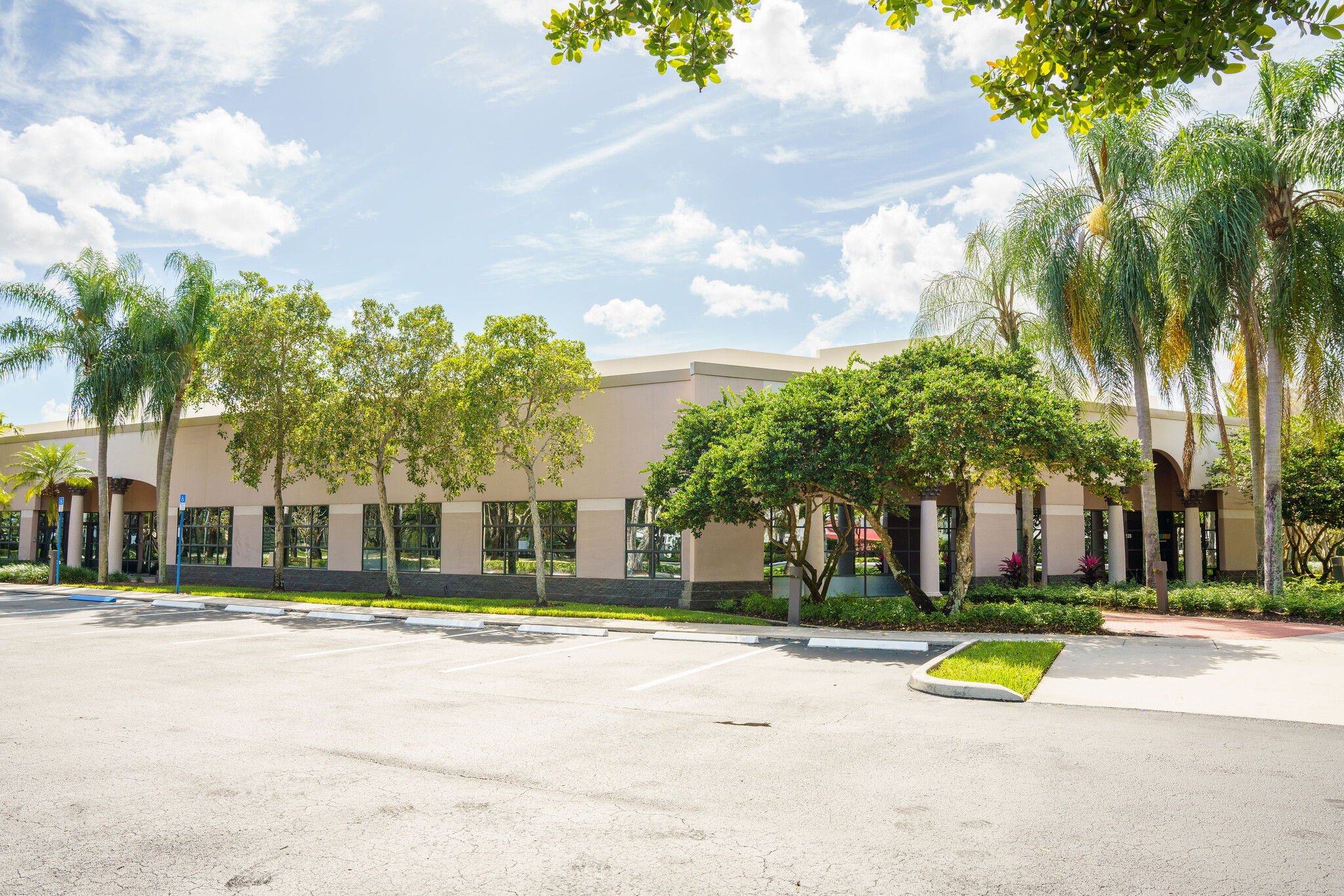 3265 Meridian Pkwy, Weston, FL for lease Building Photo- Image 1 of 17